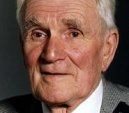 Desmond Llewelyn