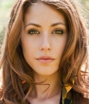 Amanda Crew