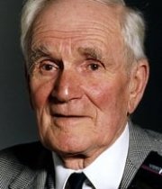 Desmond Llewelyn